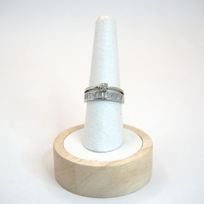 Ατσάλινο δαχτυλίδι ασημί μονόπετρο με σειρέ 