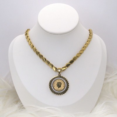 Αλυσίδα λαιμού με χρυσή λίρα και οδοντωτό περίγραμμα