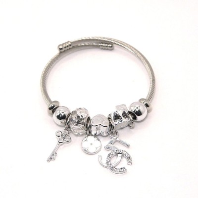 Ατσάλινο βραχιόλι με μεταλλικά στοιχεία και στρας