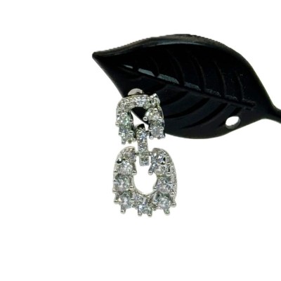 Ατσάλινα σκουλαρίκια με ενωμένους στρας κρίκους σε ασημί χρώμα