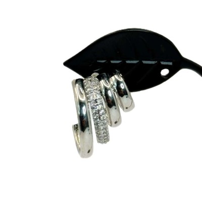 Ατσάλινα μοντέρνα σκουλαρίκια σε ασημί χρώμα