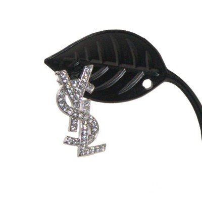 Ασημί καρφωτά σκουλαρίκια με γράμματα διακοσμημένα με στρας