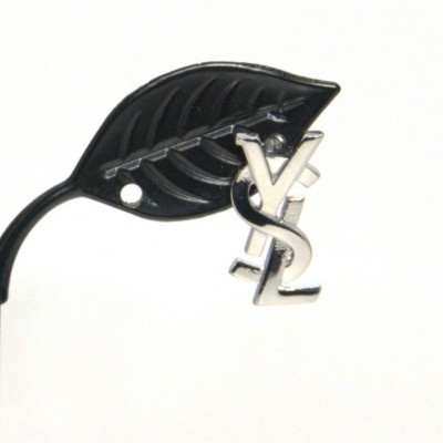 Ασημί καρφωτά σκουλαρίκια από ατσάλι