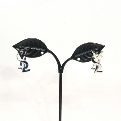 Ασημί καρφωτά σκουλαρίκια από ατσάλι