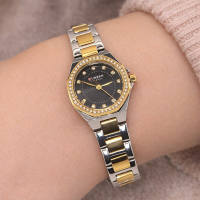 Curren γυναικείο ρολόι με δίχρωμο μεταλλικό μπρασελέ και μαύρο καντράν