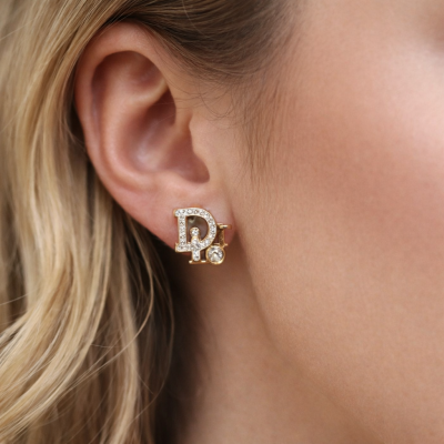 Κομψά καρφωτά σκουλαρίκια με στρας σε χρυσό χρώμα