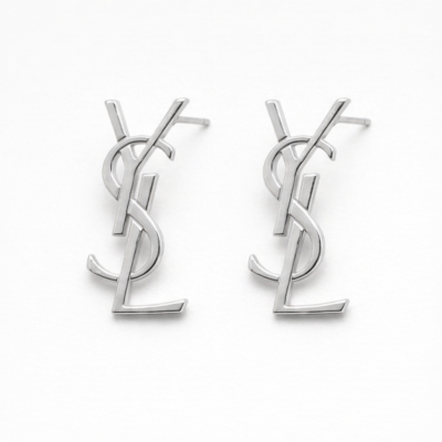 Ασημί κρεμαστά σκουλαρίκια με ιδιαίτερο σχέδιο