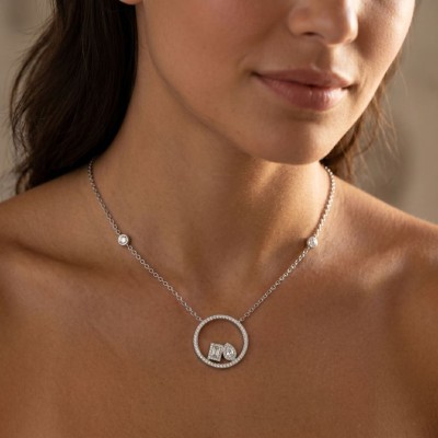 Ατσάλινο κολιέ με στρόγγυλο στοιχείο και ζιργκόν σε ασημί χρώμα