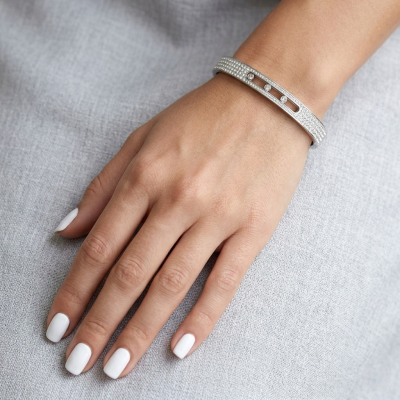 Ατσάλινη χειροπέδα σε ασημί χρώμα με οβάλ στοιχείο