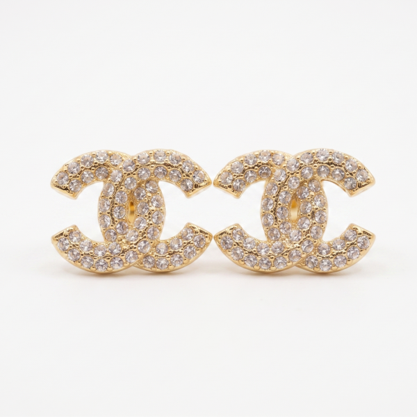 Καρφωτά σκουλαρίκια με μοναδικό σχέδιο σε χρυσό χρώμα