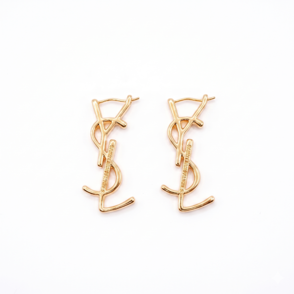 Χρυσά κρεμαστά σκουλαρίκια με ιδιαίτερο σχέδιο