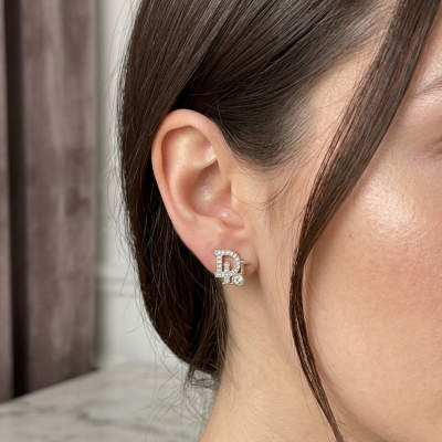 Κομψά καρφωτά σκουλαρίκια με στρας σε χρυσό χρώμα