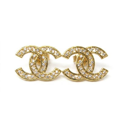 Καρφωτά σκουλαρίκια με σχέδιο CC σε χρυσό χρώμα
