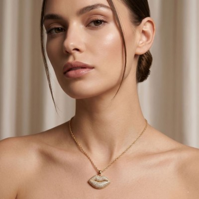 Ατσάλινο χρυσό κολιέ χείλη διακοσμημένα με στρας