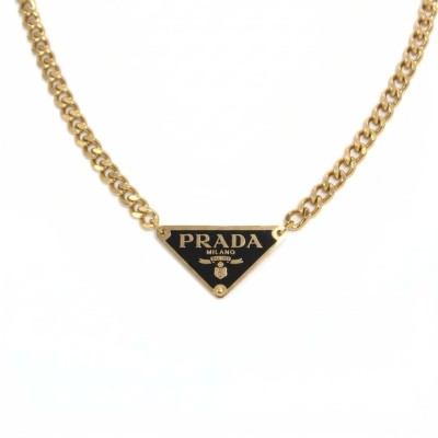 Ατσάλινη αλυσίδα λαιμού σε χρυσό χρώμα με τριγωνικό μαύρο σχέδιο 