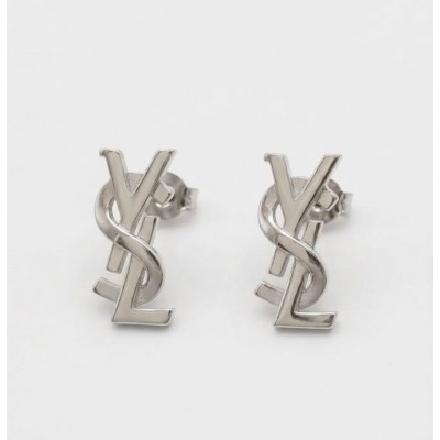 Ασημί καρφωτά σκουλαρίκια από ατσάλι