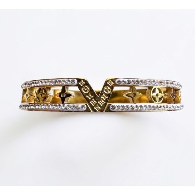 Ατσάλινη χειροπέδα με σχέδιο "v" σε χρυσό χρώμα 