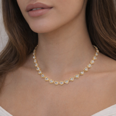 Γυναικείο κολιέ ριβιέρα από ανοξείδωτο ατσάλι με ζιργκόν καρδούλες σε χρυσό χρώμα