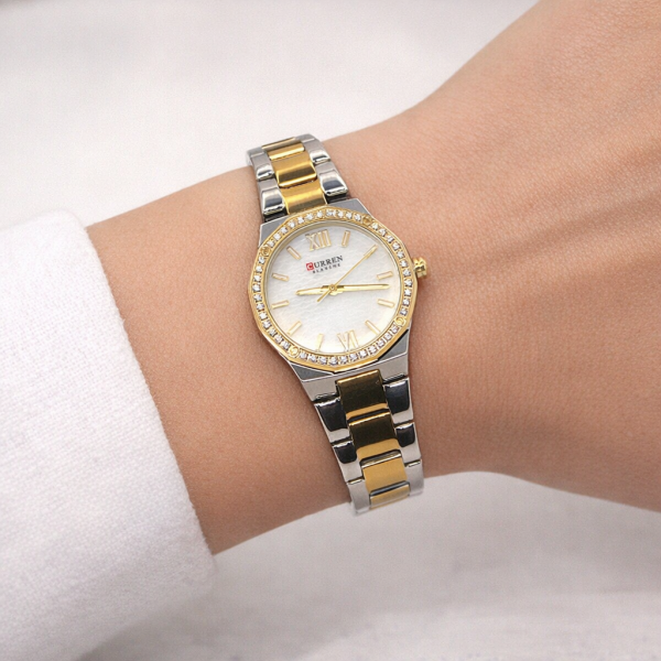 Curren γυναικείο ρολόι με δίχρωμο μεταλλικό μπρασελέ και πολύγωνο καντράν διακοσμημένο με στρας