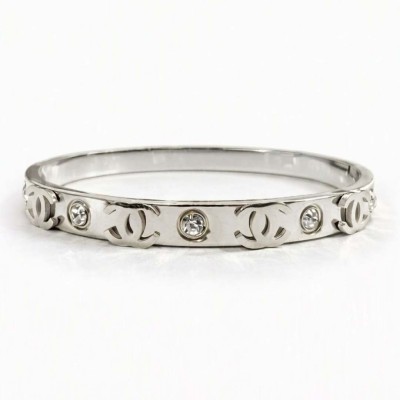 Ασημί Bangle βραχιόλι με λαμπερά κρύσταλλα & εμβληματικά μοτίβα